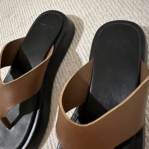 Bali Tailor Ellery Thong Sandal, worn once for a photoshoot - Picture 4 of 6